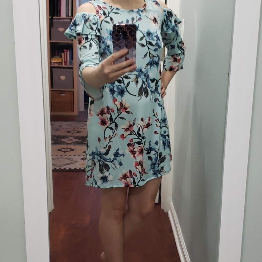 Open shoulders 3/4 sleeve flower dress